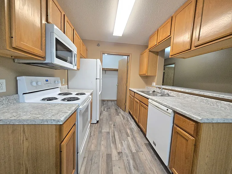 Prairie Gardens Apartments — Photo 38
