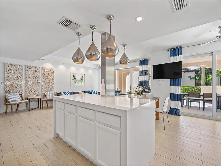 19116 Fisher Island Dr #19116 — Photo 7