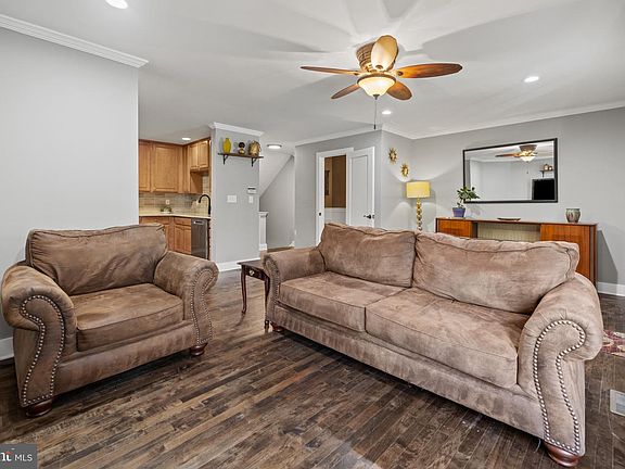 5th image of 1051 Square Dr #3