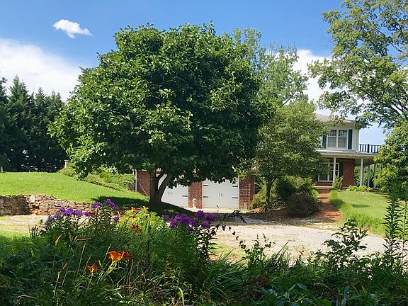 3rd image of 6 Sanford Cir