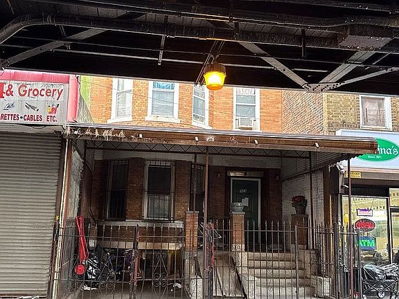 4th image of 903 Livonia Ave