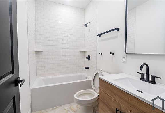 4th image of 3140 W Diamond St #2