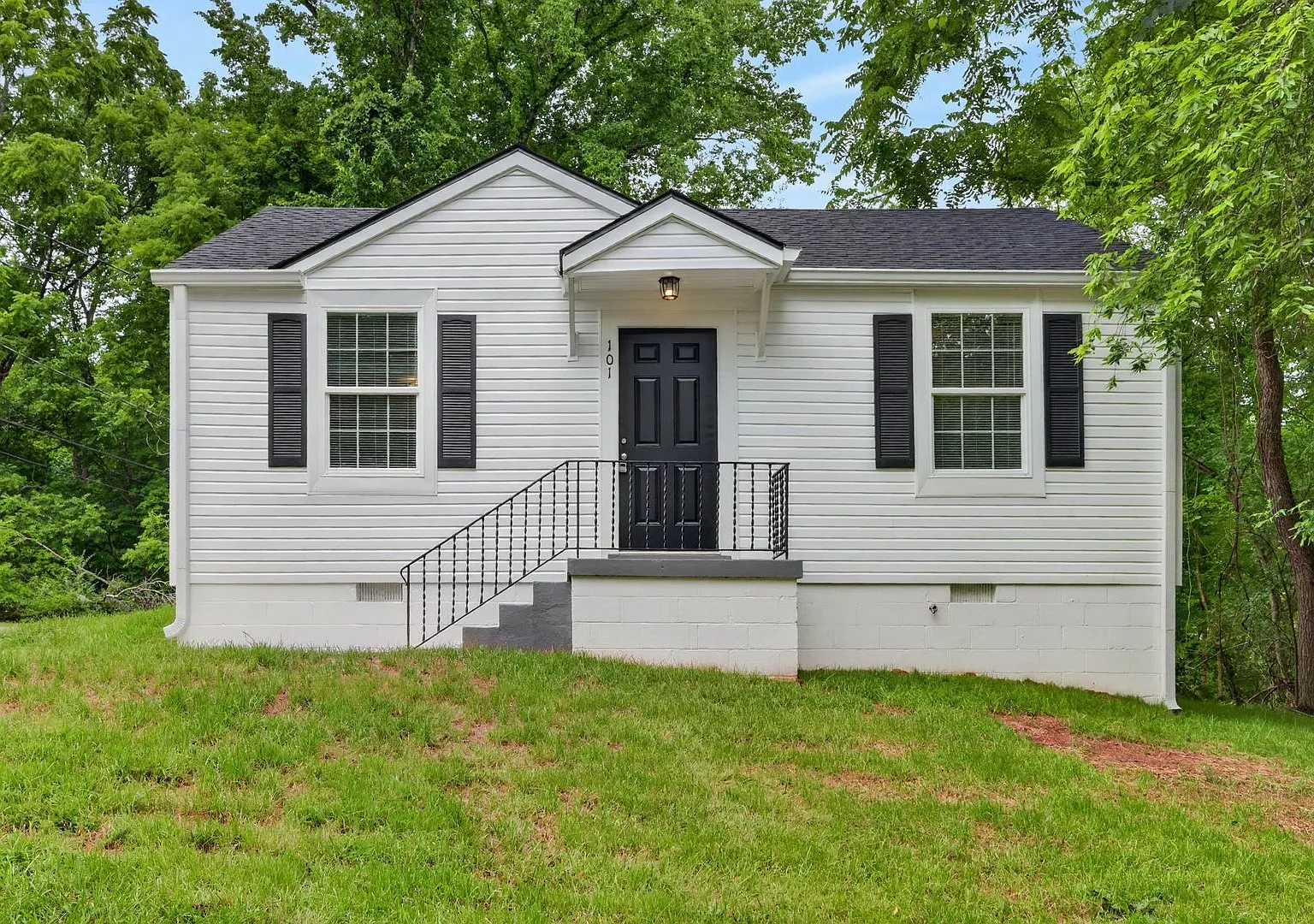 Renovated 2 bedroom home for rent Near Downtown Clarksville! — Photo 1