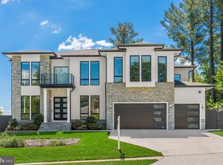 6813 Dean Dr, McLean, VA 22101