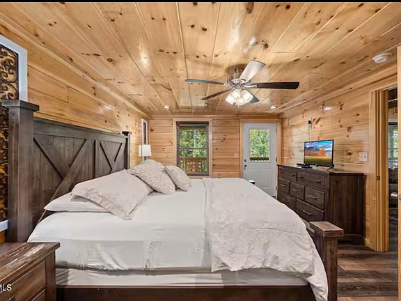 12th image of this home