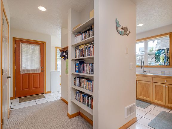 4th image of 5785 Barefoot Ln