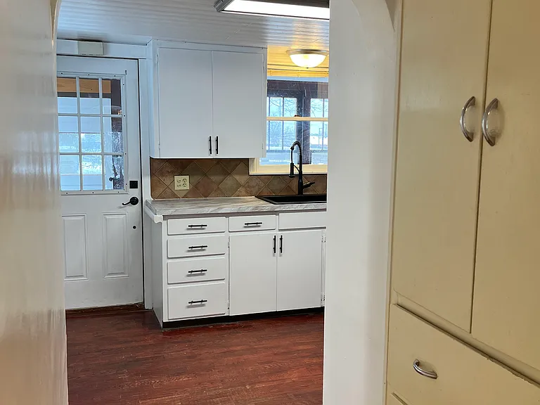 652 Washington Ave #1/2 — Photo 17