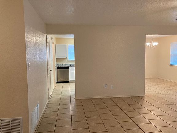 4th image of 4004 Roundrock Dr