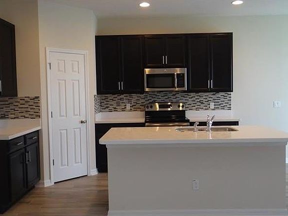 4th image of 523 Blue Cypress Dr