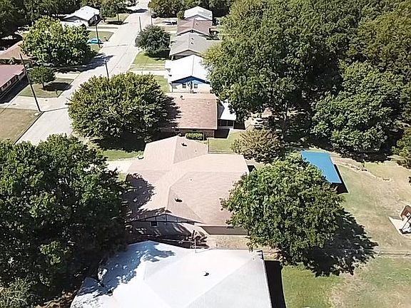 3rd image of 811 W Star St