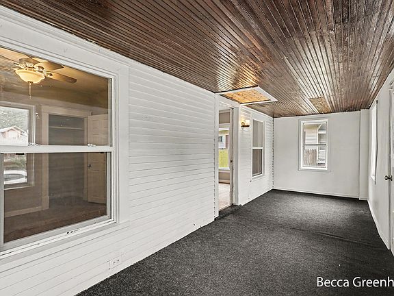 4th image of 449 Leonard Ave