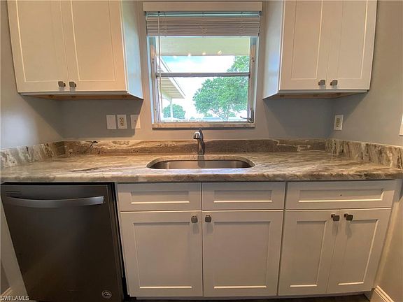 4th image of 2203 Gladiola Dr