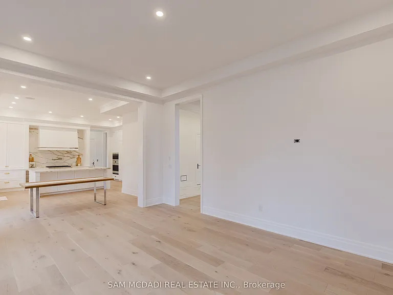 243 Prince George Cres — Photo 20