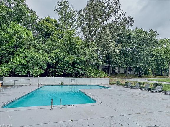 4th image of 2235 Sunderland Rd APT 98C