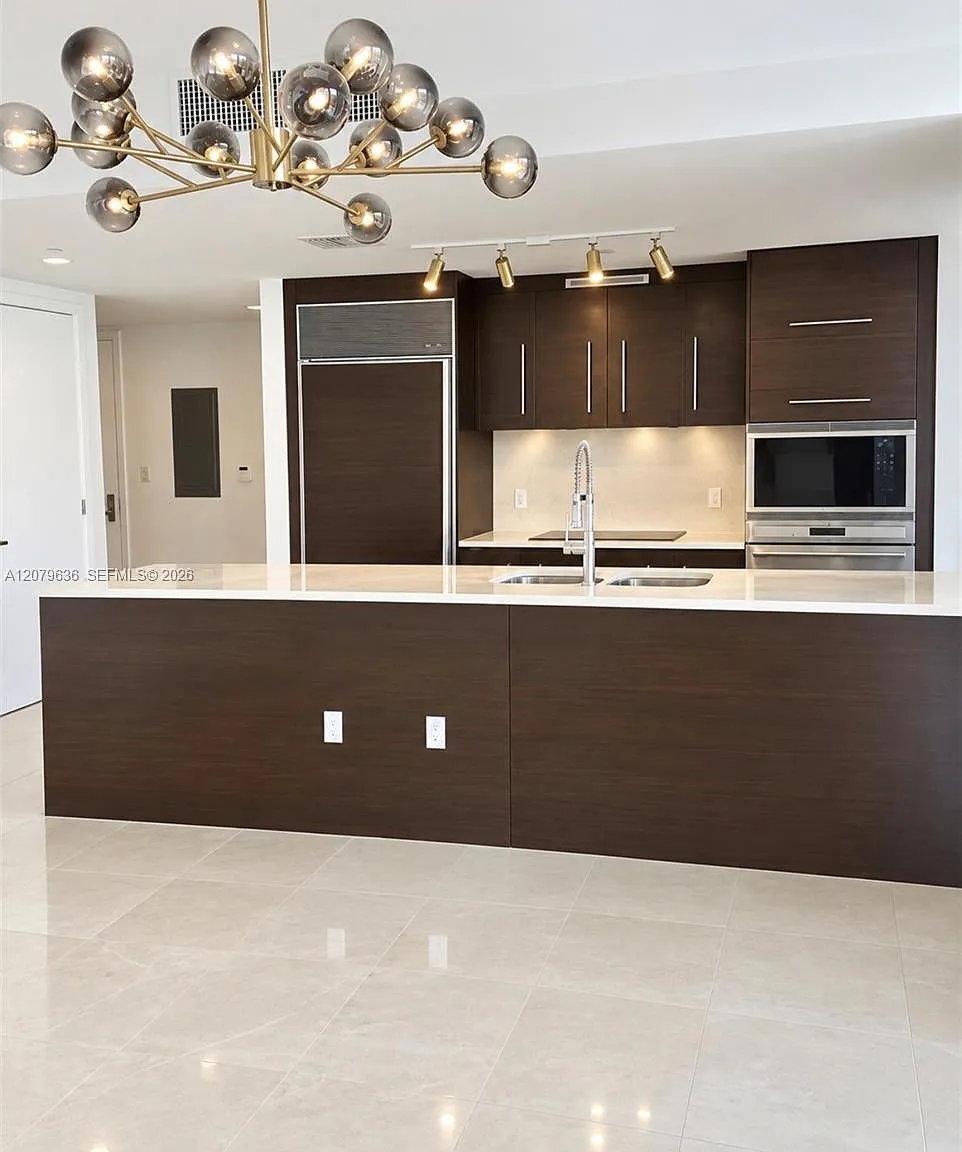 Iconbrickell Condo No 1 — Photo 4