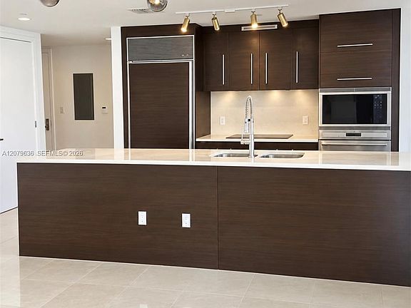 4th image of 475 Brickell Ave APT 2915