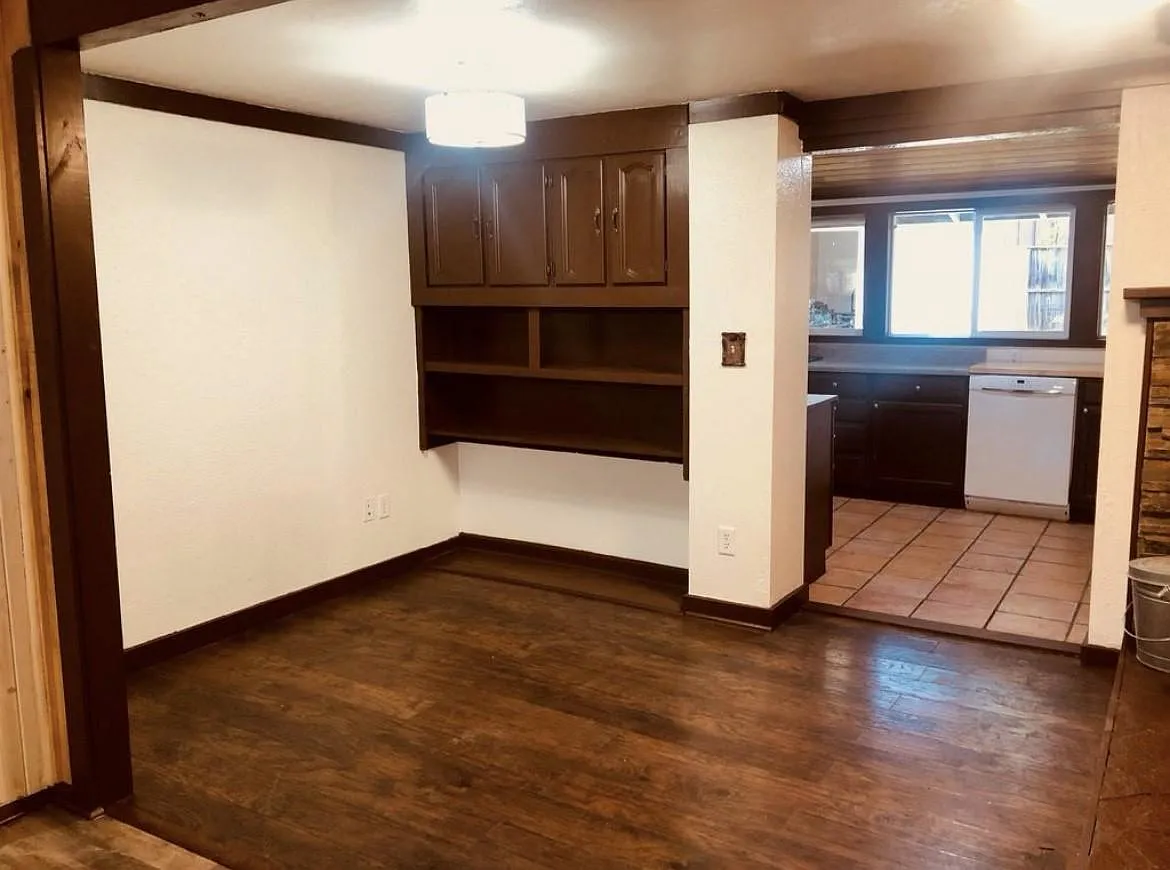 Building Photo - 301 Chipmunk Ave #B