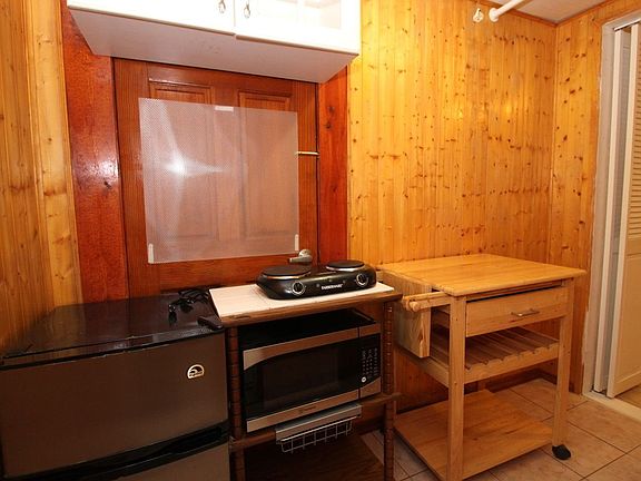 5th image of 86 1/2 Diamond St APT 1