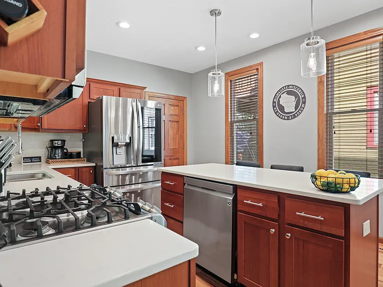 216 E Smith St — Photo 26