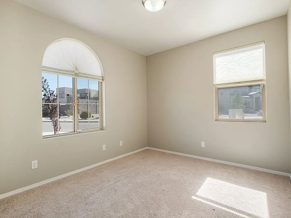3rd image of 6913 Yukon Rd NE
