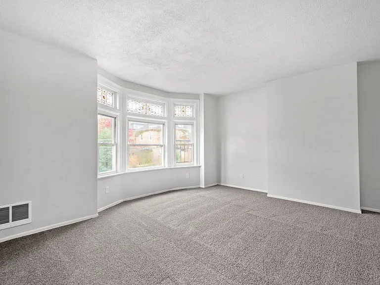 5554 Avondale Place — Photo 3