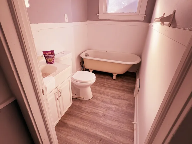 948 Royal Rd #2 — Photo 9