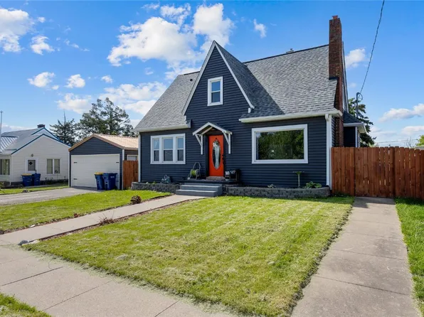 507 2nd St E, Newhall, IA 52315