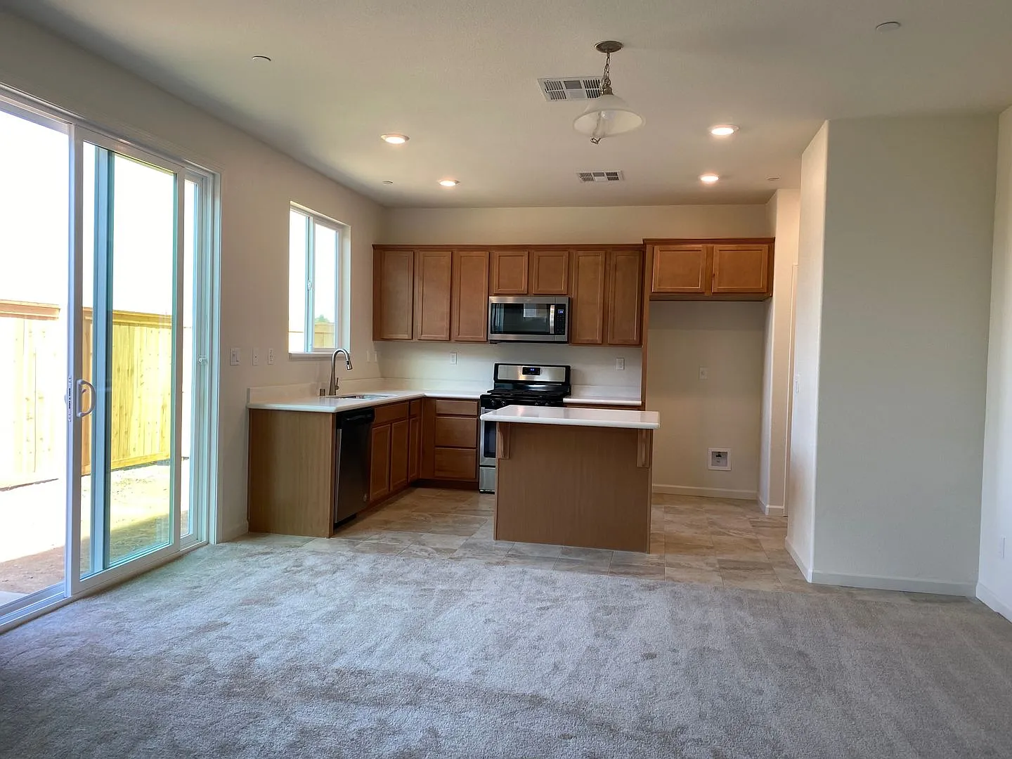 Located in Elk Grove, 3 bedroom, 2.5 bath — Photo 3