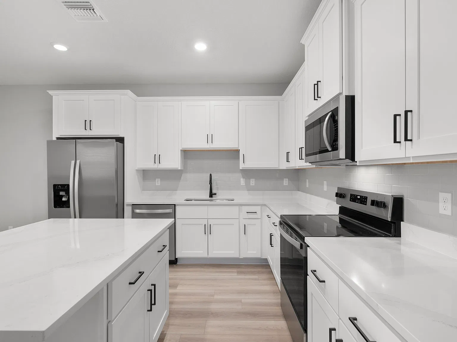 2 bed, 2.0 bath, 1249 sqft, $2,240 — Photo 3