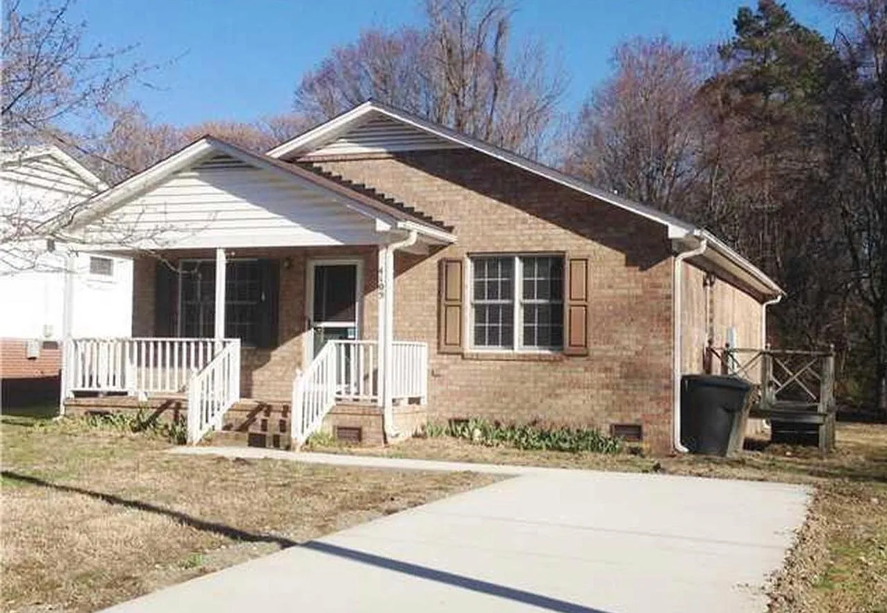 4105 Wooddale Ln — Photo 1
