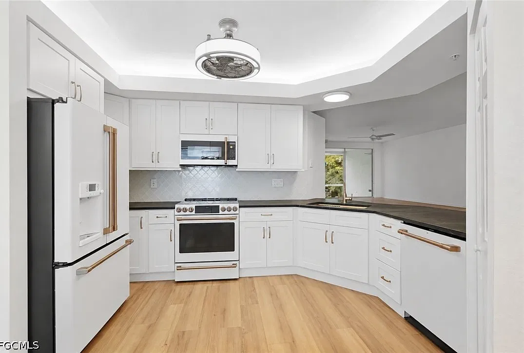 2 bed, 2.0 bath, 1282 sqft, $3,995 — Photo 3