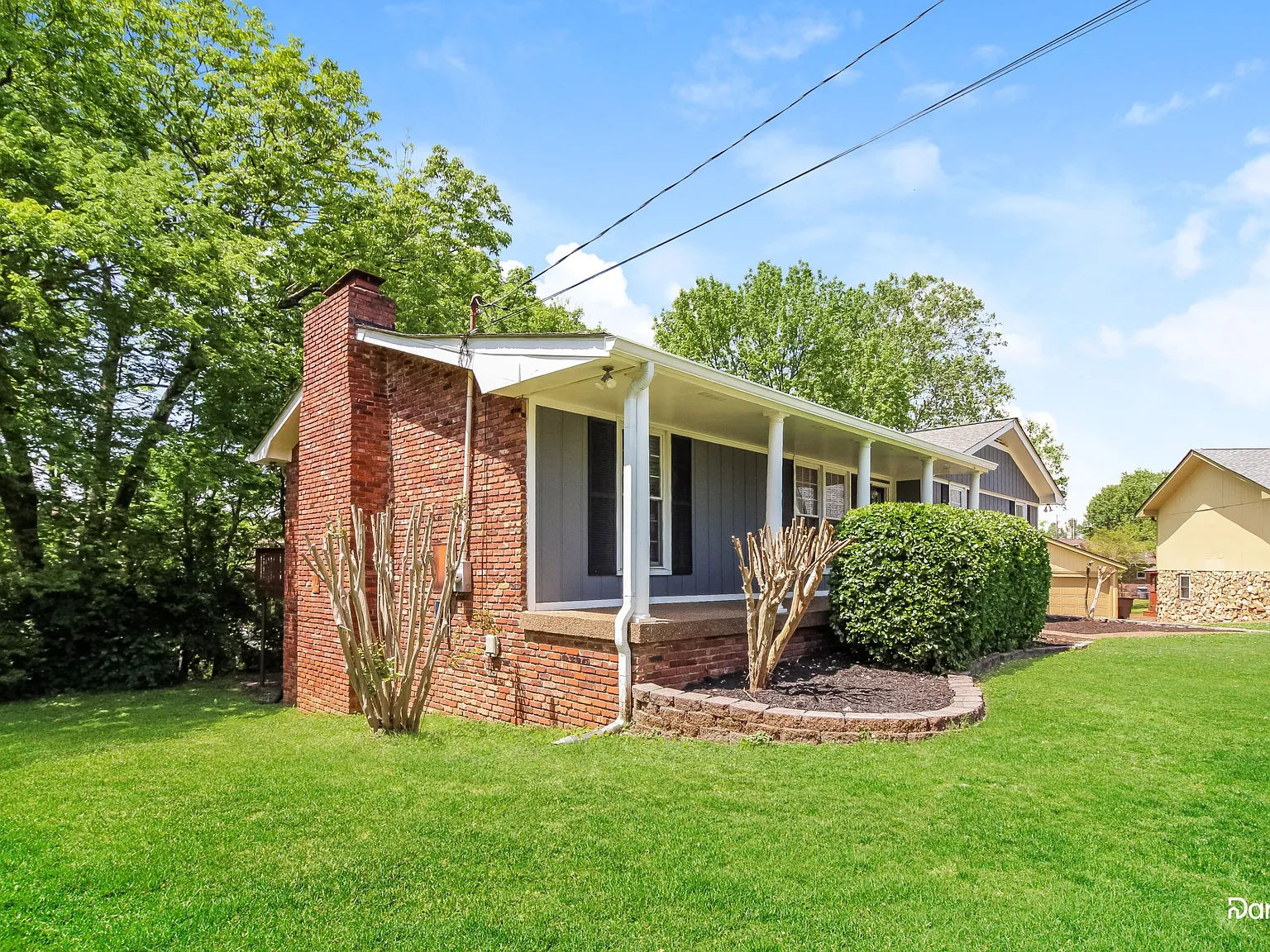 3 bed, 2.0 bath, 1975 sqft, $2,220 — Photo 3