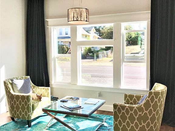 Sitting or Dining Area