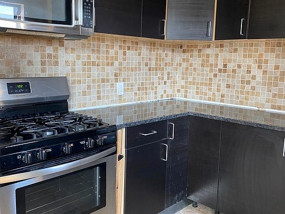 4th image of 220 Eagle St #2