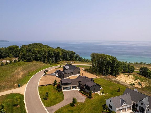 5th image of 15877 Waters Edge Dr