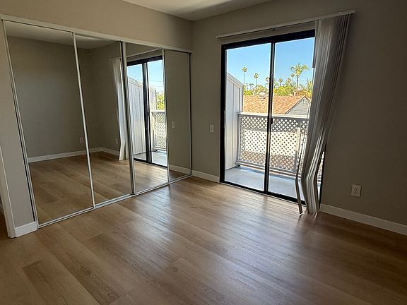 5th image of 4421 Clairemont Dr APT E