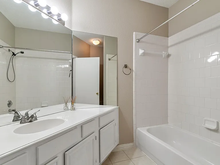 615 Lake Bridge Dr — Photo 16
