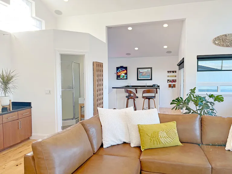2440 Greenwood Ave — Photo 32