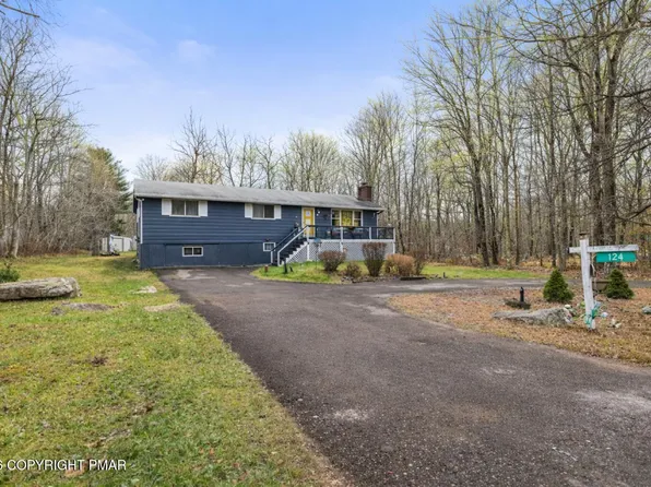124 Shawnee Dr, Pocono Lake, PA 18347