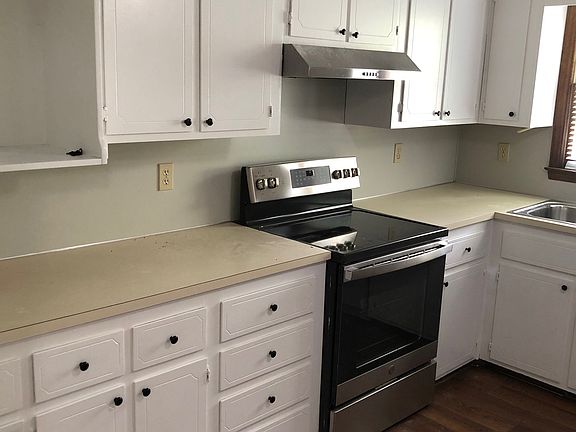 5th image of 826 Hillcroft Pl