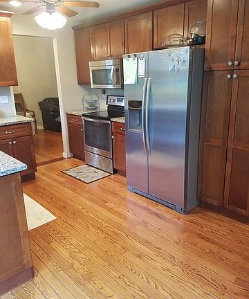 5th image of 1458 President St