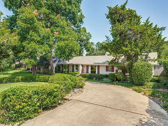 2nd image of 925 Knott Pl