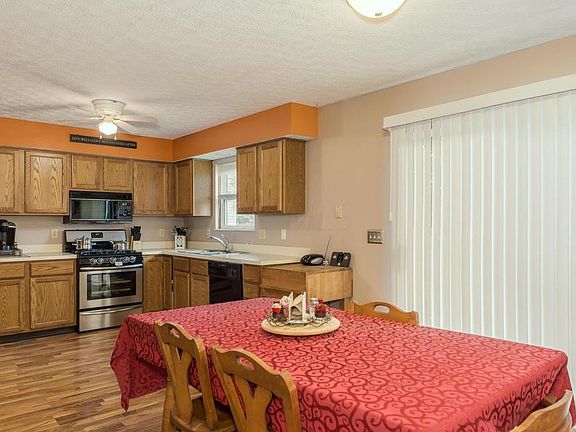 3rd image of 2647 Creekwillow Pl