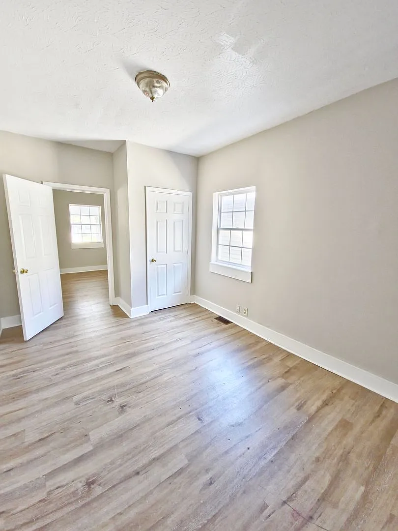 Spacious Three Bedroom House - Move In Today! — Photo 3