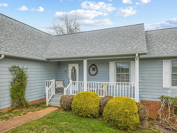 4th image of 115 Carriage Dr