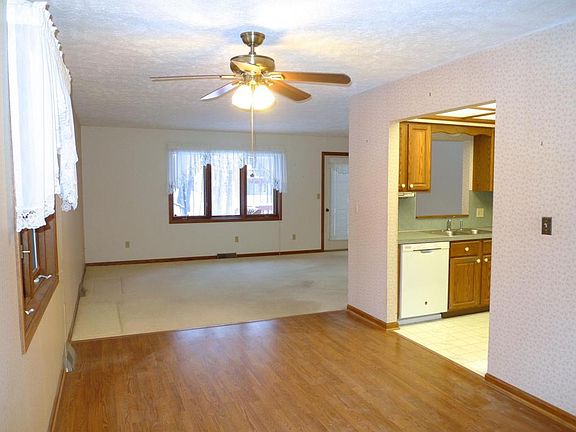 3rd image of 1076 Ironwood Cir NW