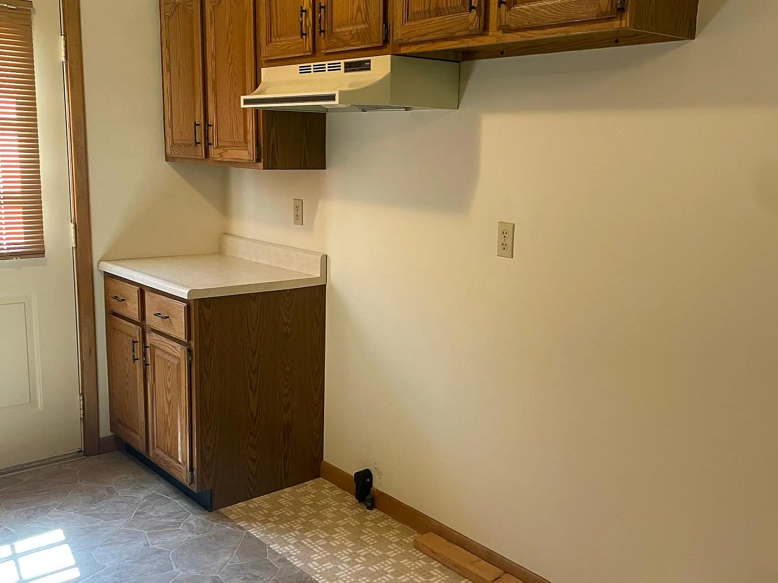 2 bed, 1.5 bath, $1,100 — Photo 2