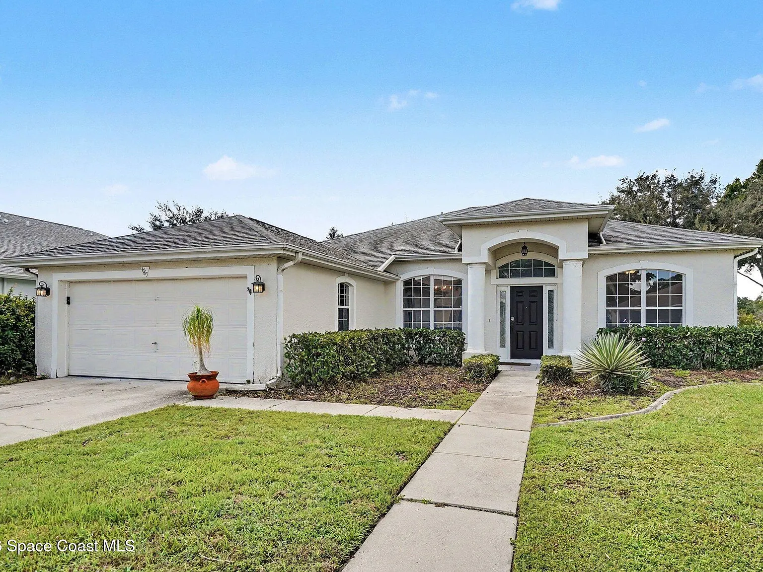 3 bed, 2.0 bath, 1890 sqft, $2,800 — Photo 2