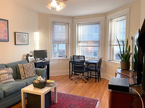 35 Queensberry St Photo 1