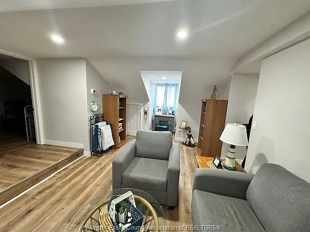 554 Notre Dame St #UPPER — Photo 8